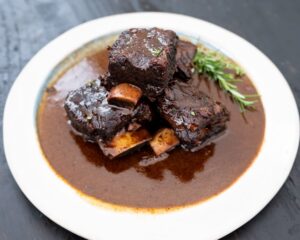 red-wine-braised-ribs-plated-1