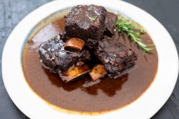red-wine-braised-ribs-plated-1