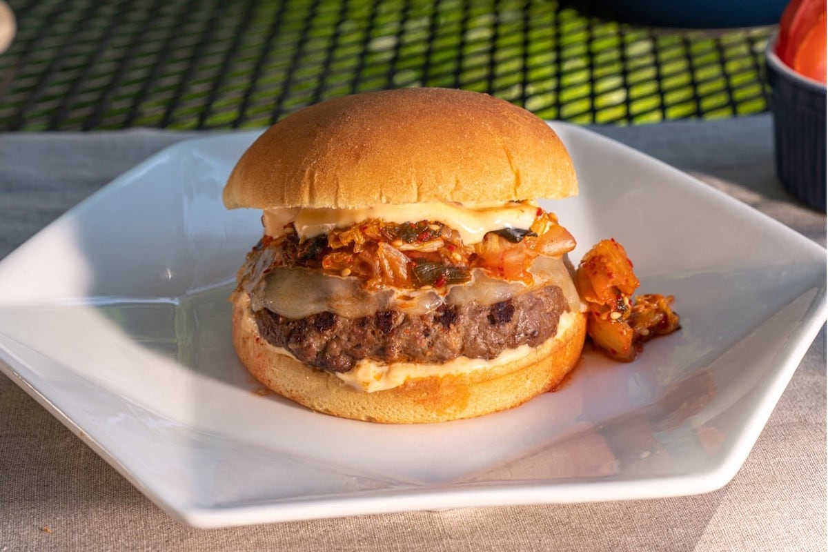 kimchi cheeseburgers with chili mayo